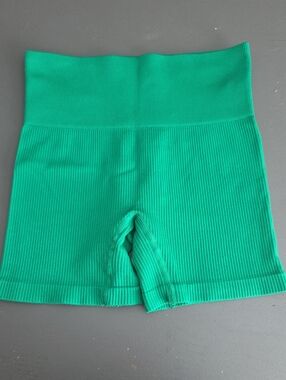 Colsie Ribbed High-Rise Bike Shorts in Emerald Green